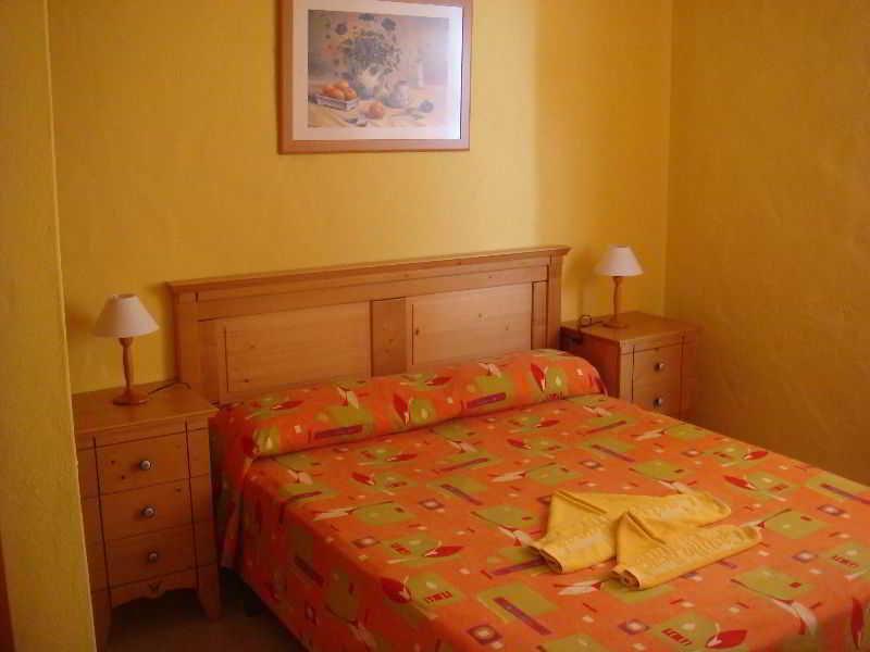 Apartamentos Castillo Beach 科斯塔卡莱塔 外观 照片
